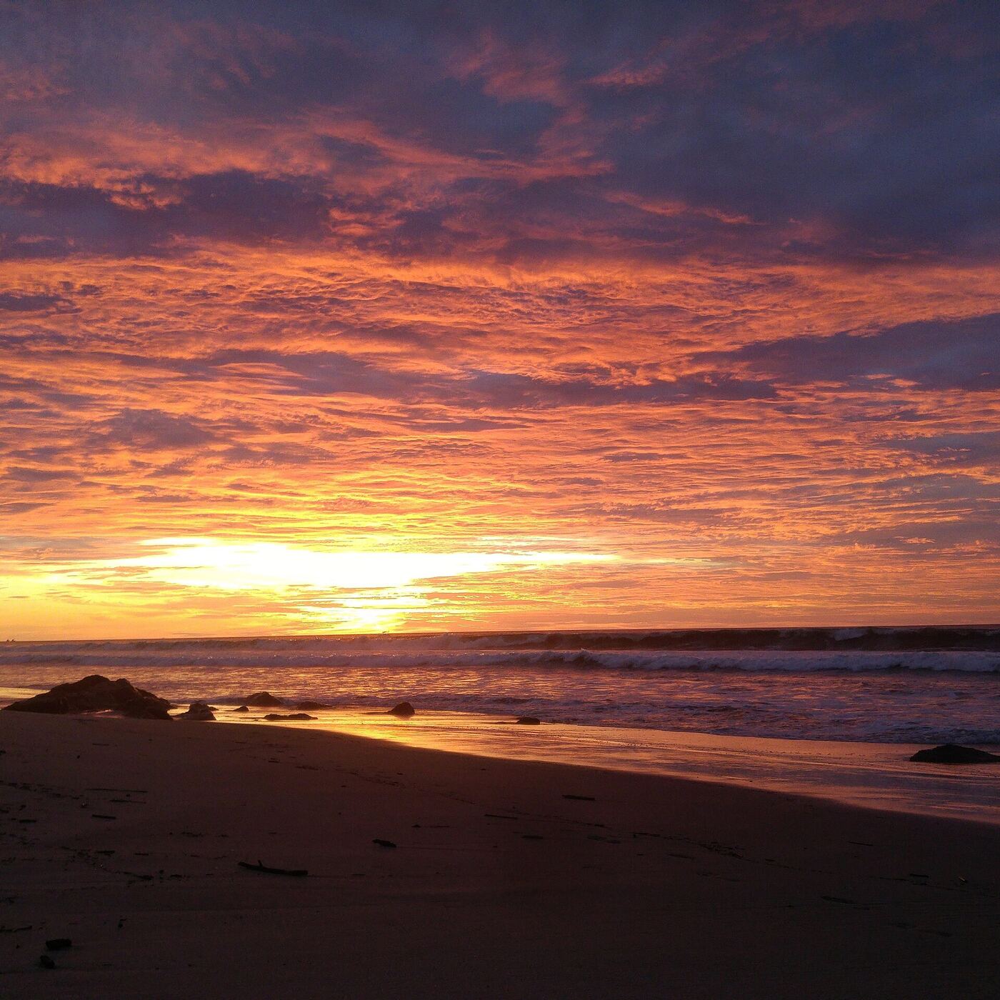 Atardecer sobre la playa de Punta Sal, Tumbes